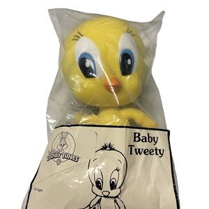 Warner Bros -Looney Tunes Baby Tweety Plush Doll Holding his Blankie.  Sz 9” NIP